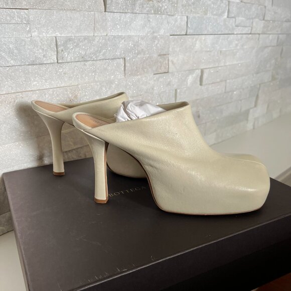 Bottega Veneta Beige Lambskin Leather ‘BV Bold’ Mule Heels - Picture 9 of 14